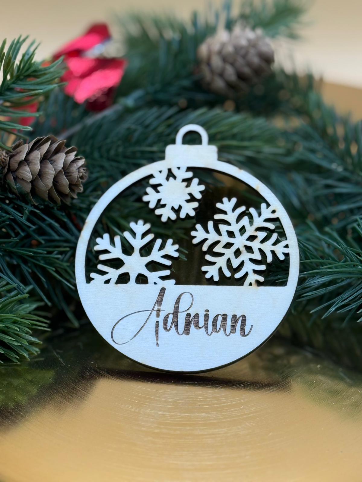 Personalisierbare Weihnachtskugel aus Holz