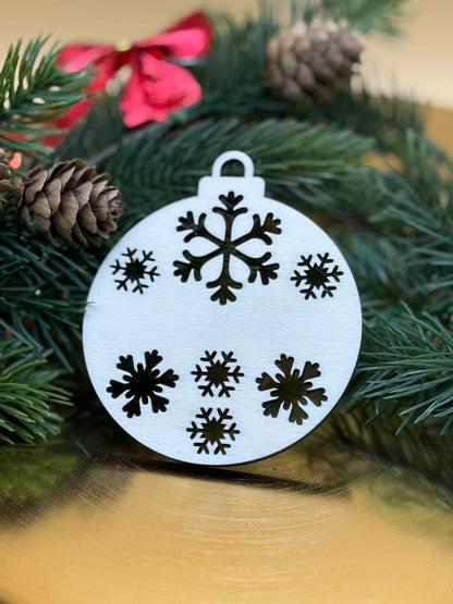 Personalisierbare Weihnachtskugel aus Holz