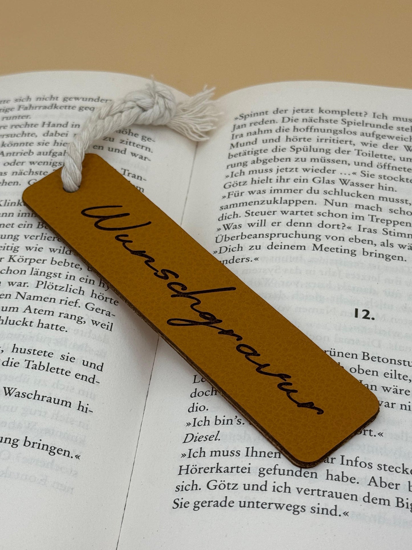 Personalisierbares Lesezeichen aus Leder und Holz