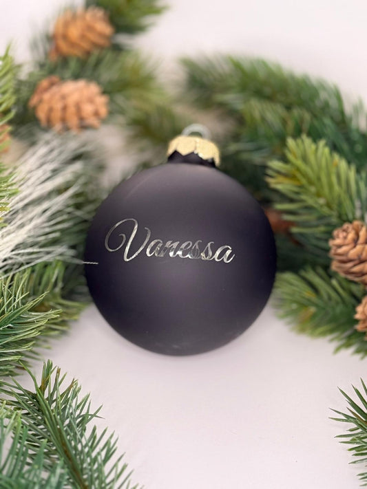 Personalisierbare Weihnachtskugel in Schwarz