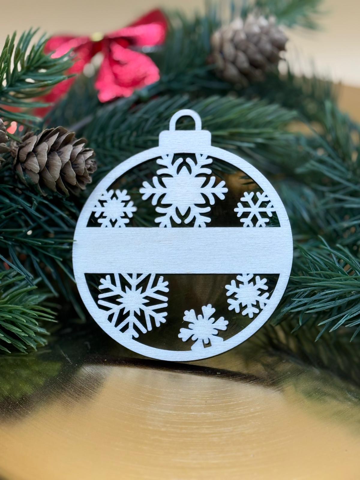 Personalisierbare Weihnachtskugel aus Holz