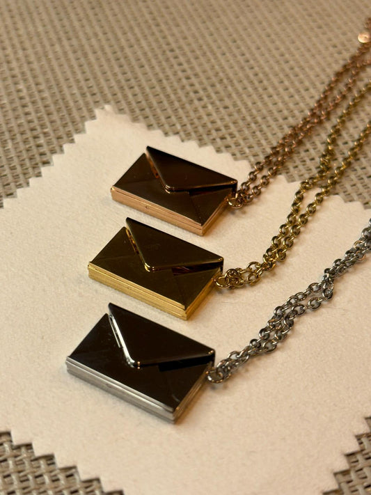 Personalisierbare Briefumschlag-Halskette